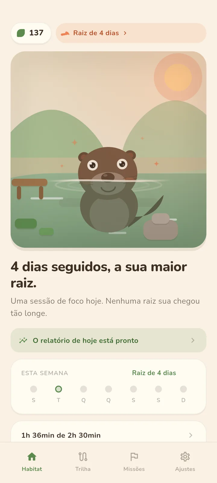 Rio, a lontra, no habitat durante o dia.