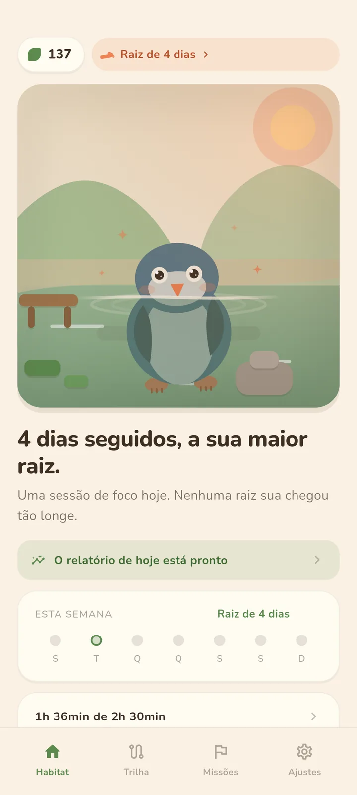 Nino, o pinguim, nadando no lago do habitat.