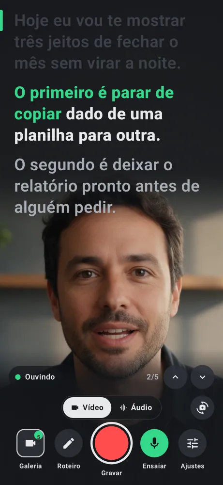 Deixa acompanhando a fala: as palavras já ditas aparecem em verde no topo da tela, logo abaixo da câmera frontal, sobre a imagem da câmera.